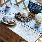 1000 Borne Caffe - Hebergements Insolites Homestay szállás *