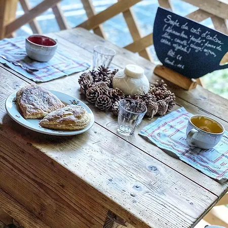 1000 Borne Caffe Hebergements Insolites Holiday home *